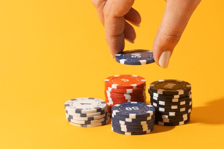 qqslot777 net platform interface showing live-dealer tables, sportsbook odds, and slot games in one unified dashboard