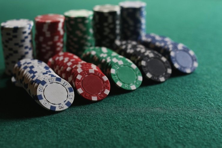 qqslot777 net live blackjack table showing dealer, cards, and player betting interface on mobile